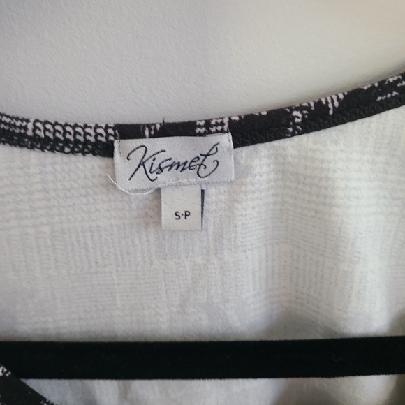 Small Long Sleeved Black and White Foral Top - Picture 3 of 6